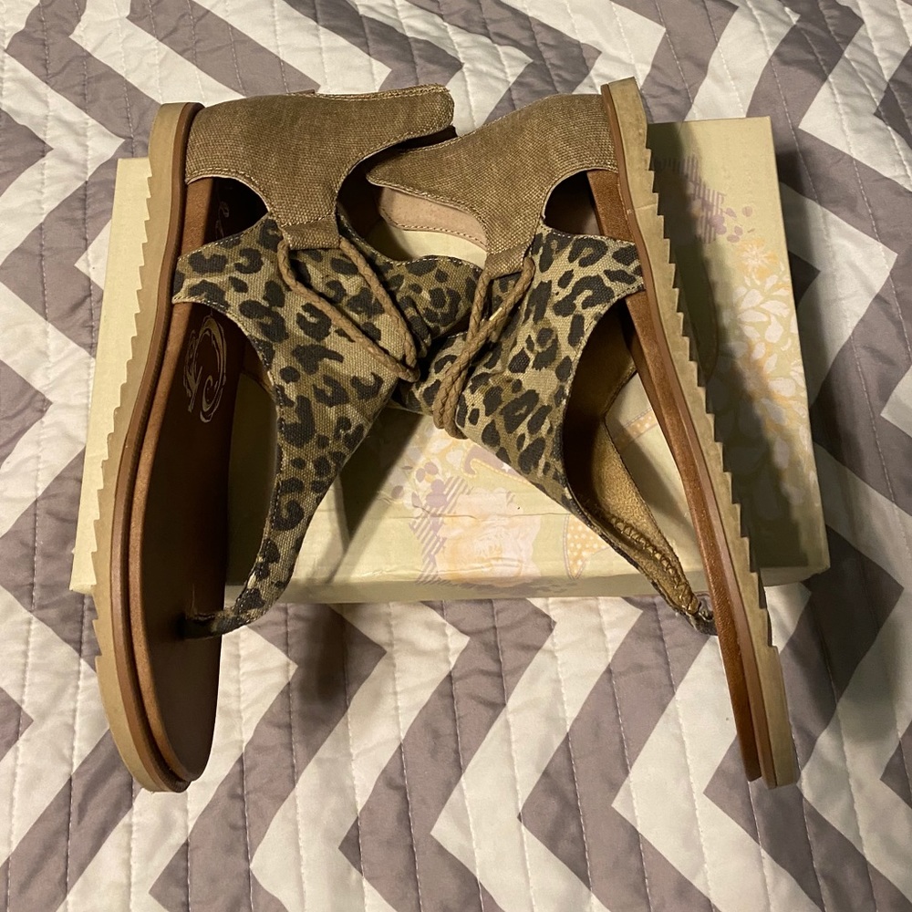 Very G - Leopard Sparta Sandals - Picture 5 of 8